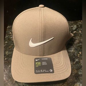 NEW- NIKE UNISEX HAT- Army Green